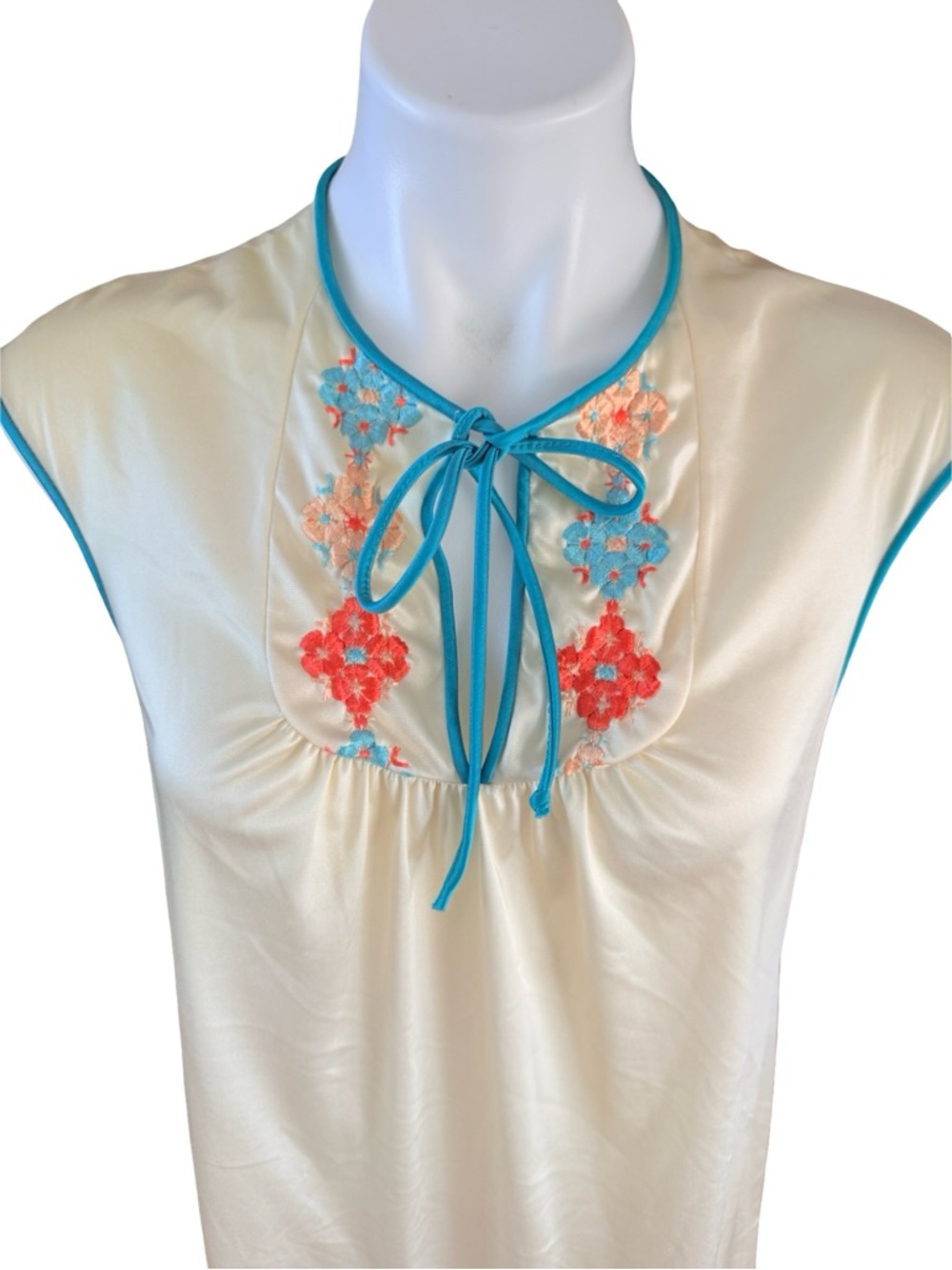 Vintage JCPenney Nylon Peignoir Set XS Cream Embroidered Floral Robe Gown - Picture 4 of 8